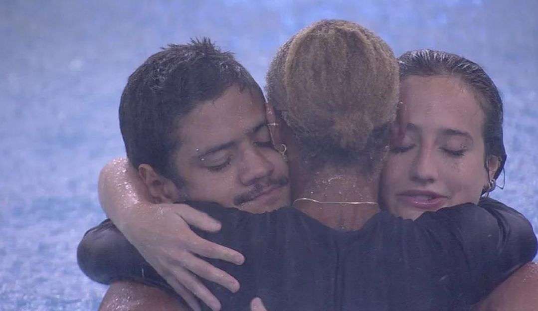 BBB 23: No novo Paredão, Aline Wirley, Bruna Griphao e Gabriel Santana pulam na piscina e se emocionam