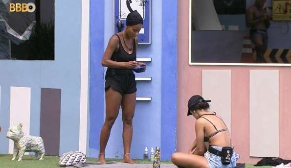 Participantes fazem plantão e se revezam para atender Big Fone
