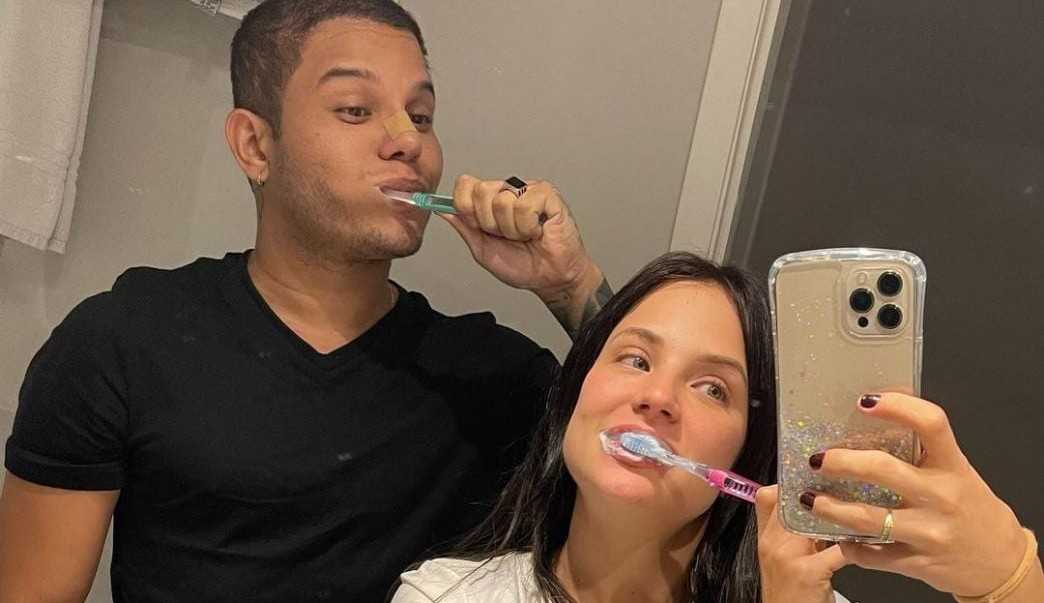Gabi Martins faz surpresa para Tierry, seu namorado, em motel