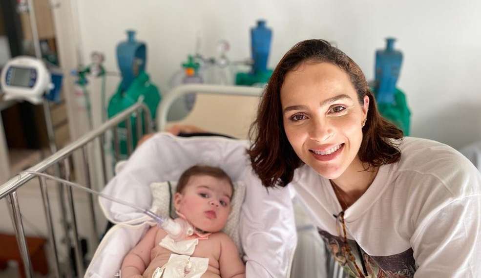 Letícia Cazarré fala sobre lista de remédios de três páginas para a filha caçula