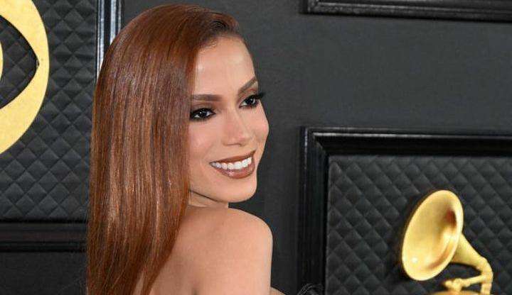 Anitta deixa a Warner Music após 11 anos de parceria