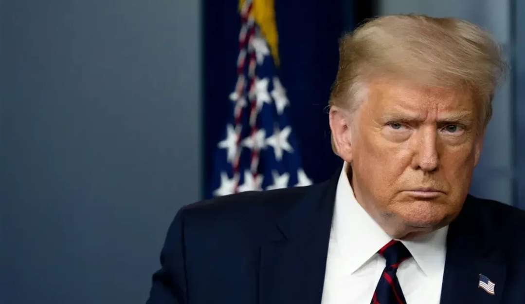 Acusado de suborno, Donald Trump chama sua ida ao tribunal de “surreal”