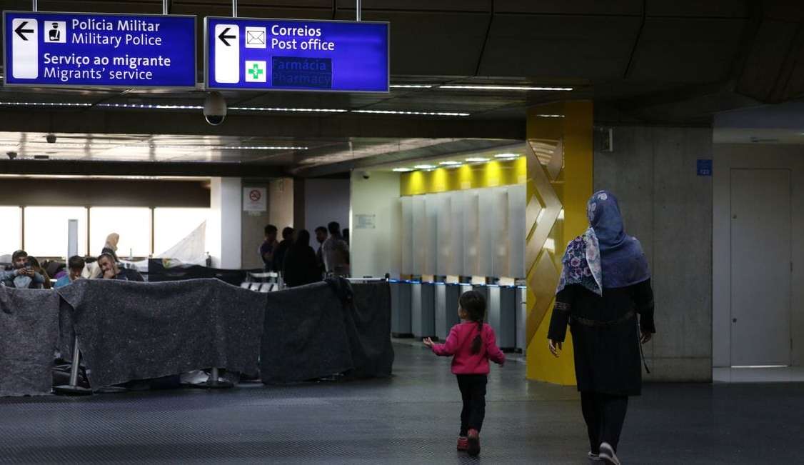 Afegãos acampam novamente em terminal do Aeroporto de Guarulhos
