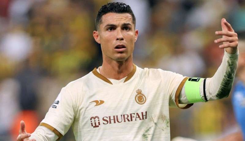 CR7 discute com adversário e deixa o campo furioso após tropeço do Al Nassr