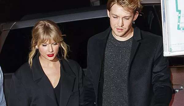 Taylor Swift aparece após fim do relacionamento