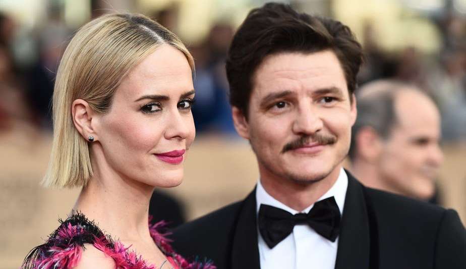 Sarah Paulson revela que emprestou dinheiro ao astro Pedro Pascal no início da sua carreira