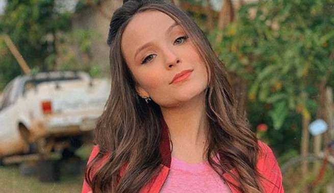Larissa Manoela faz procedimento estético para aumentar o bumbum