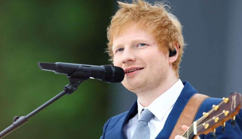 Ed Shereran surpreende fã, ao cantar no metrô de Nova York