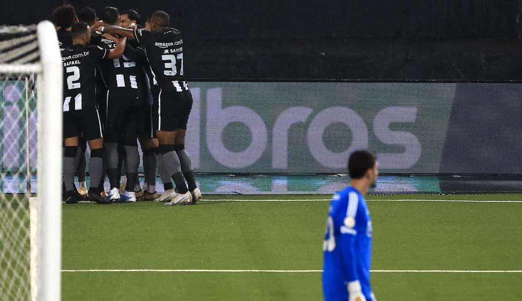 Botafogo estréia com vitória diante do São Paulo em casa