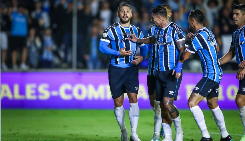 Grêmio derrota Santos em retorno à série A do Brasileirão