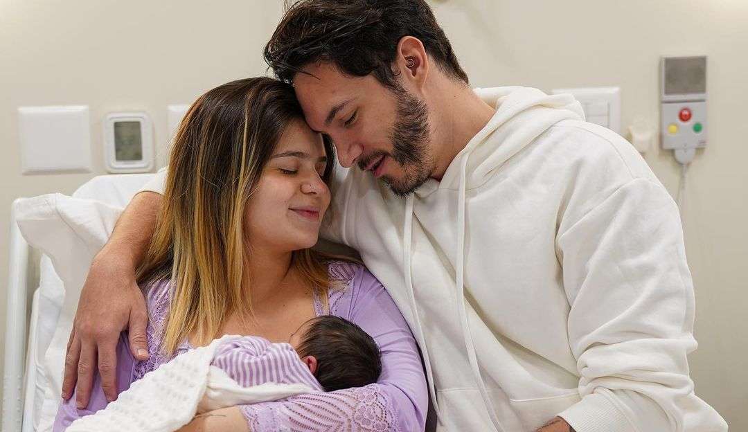 Viih Tube mostra a primeira amamentação da filha