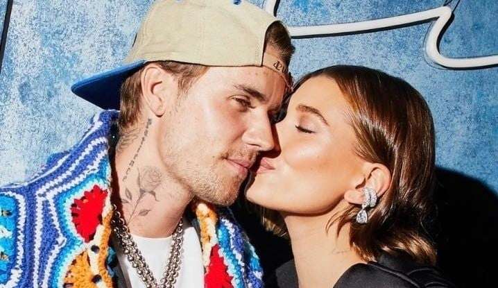 Hailey Baldwin Bieber preocupa fãs em vídeo confortando Justin Bieber em show