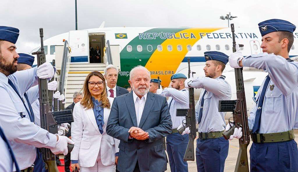 Presidente Lula desembarca em Portugal agenda inclui acordos e cerimônias