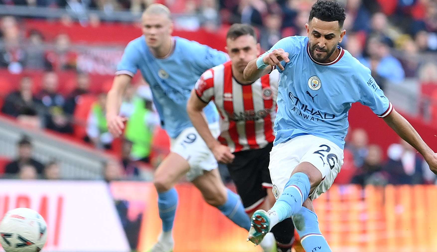 Com atuação histórica de Mahrez, Manchester City vence e avança para a final da FA Cup