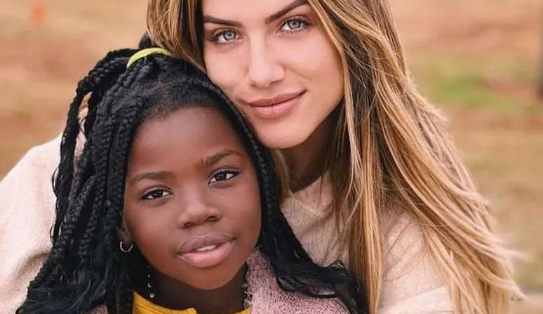 Giovanna Ewbank compartilha foto antiga de Titi