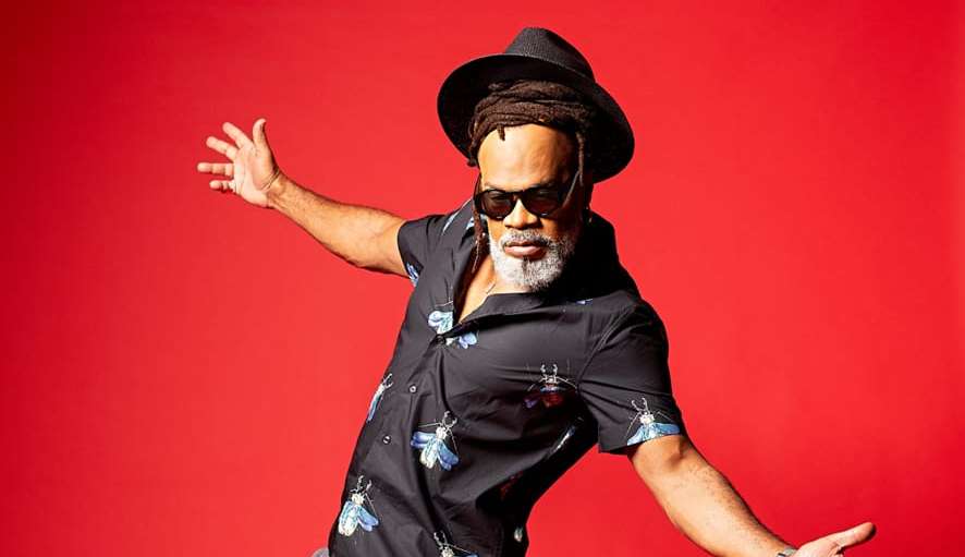 Carlinhos Brown faz show na grande final do Big Brother Brasil 2023