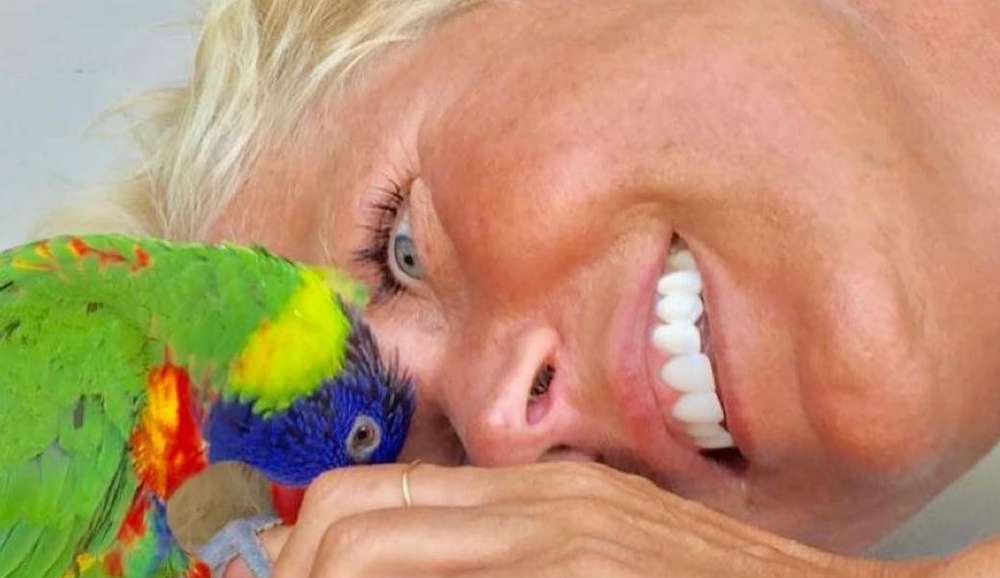 Fabiana Karla pede desculpas a Xuxa por comentário após morte de pássaro