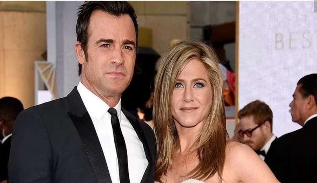 Jennifer Aniston é fotografada em Nova York na companhia do seu ex-marido