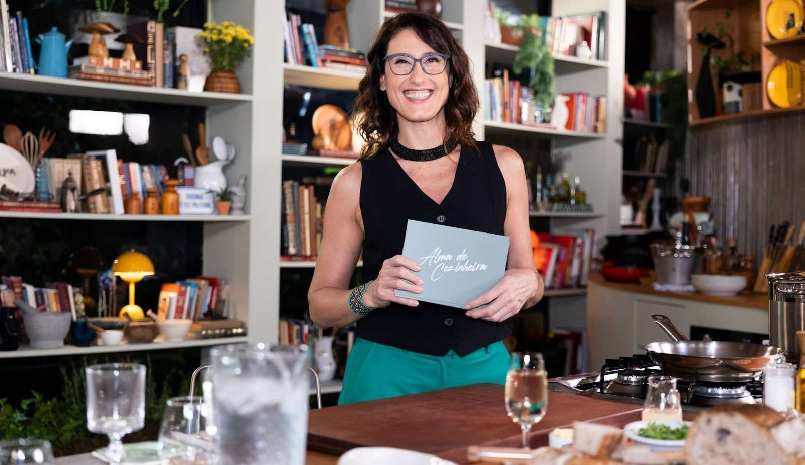 Paola Carosella estreia como apresentadora do GNT no dia 03 de maio