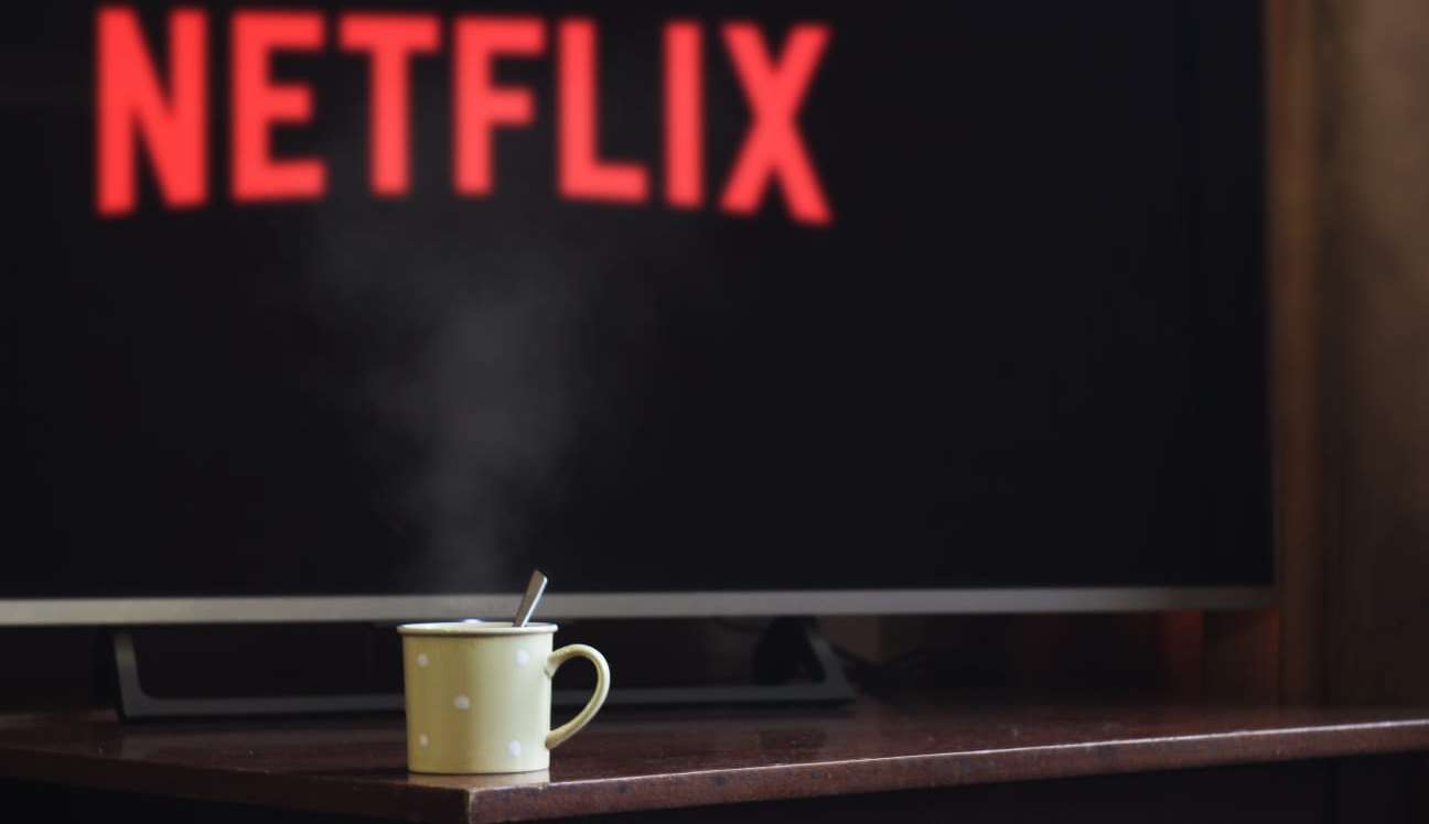 Estudo aponta que um número maior de pessoas preferem streaming suportados por anúncios