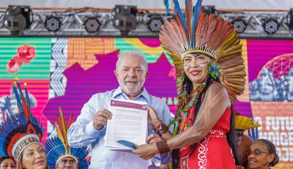 Lula afirma que vai demarcar o maior número possível de terras indígenas