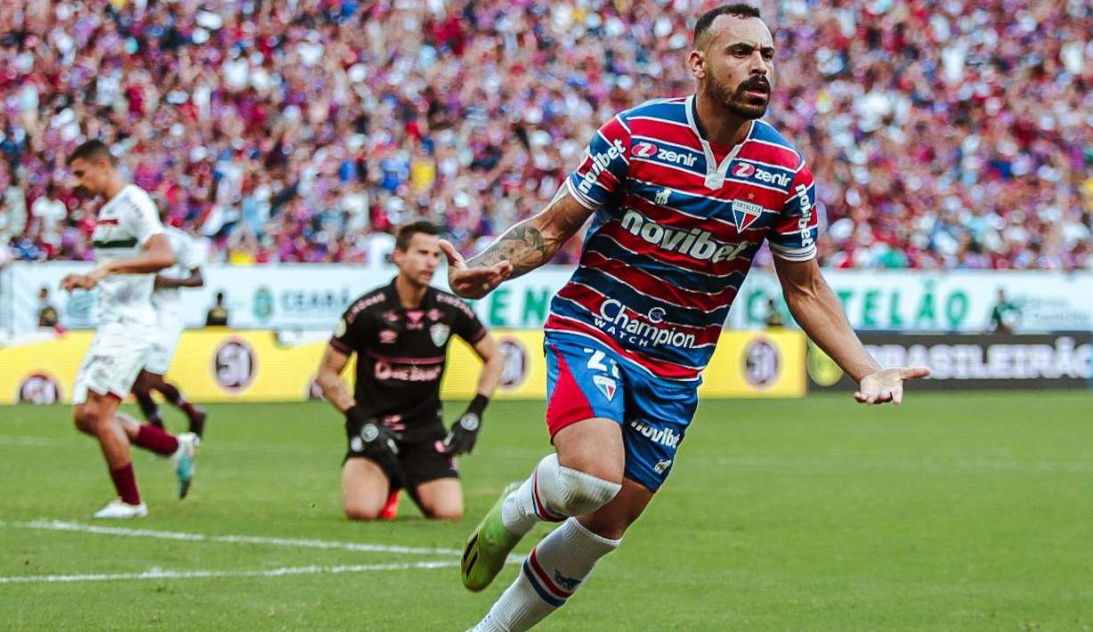 Em partida de seis gols, Fortaleza domina Fluminense e sobe na tabela do Brasileirão