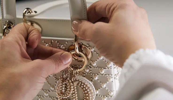 Lady Dior Pearl Cannage exalta o artesanato da Dior