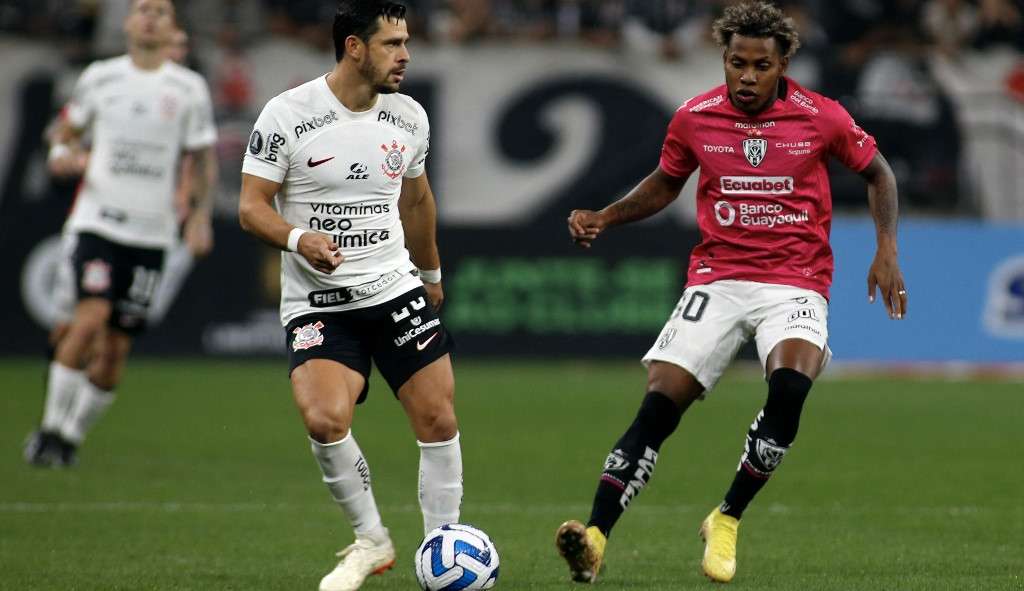 Corinthians perde em estreia de Luxemburgo e se complica na Libertadores
