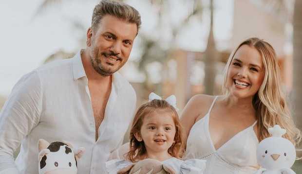 Thaeme fala sobre gravidez durante o isolamento social: “/Controlar o emocional é muito difícil”/