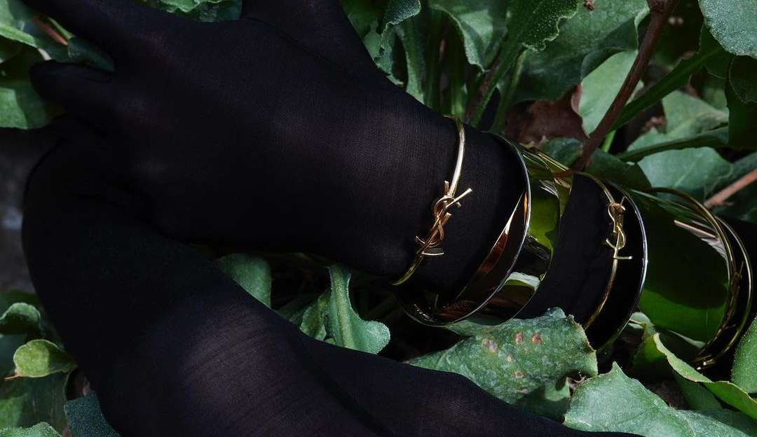 Saint Laurent marca estreia no fine jewelry com linha de luxo atemporal