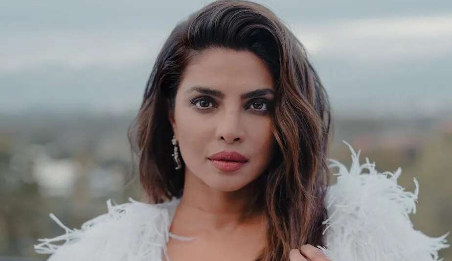 Priyanka Chopra revela ter entrado em depressão após cirurgia plástica
