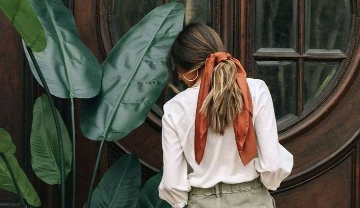 Descubra como incrementar seus looks com lenços