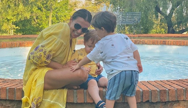 Mônica Martelli publica fotos ao lado dos filhos de Paulo Gustavo: “/Meu sorriso de volta”/