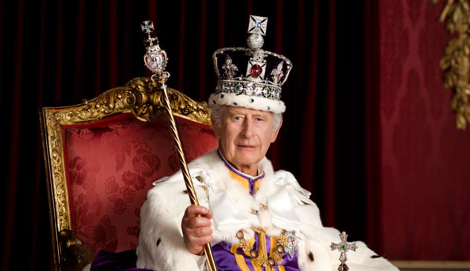 Coroação de Charles III enfrenta baixa adesão popular e protestos