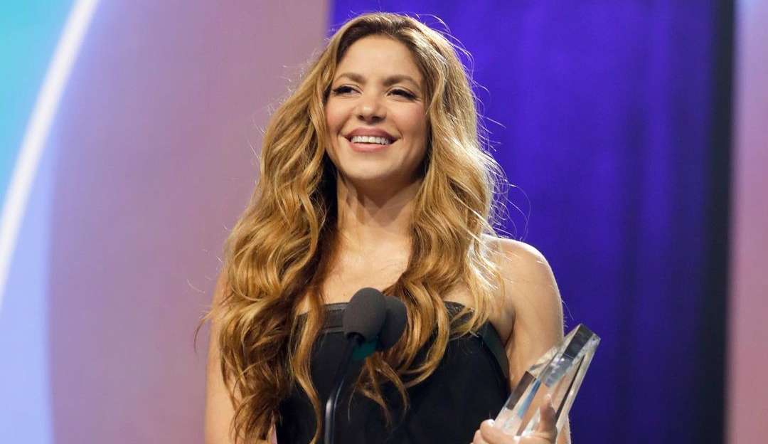 Shakira recebe prémio de mulher do ano