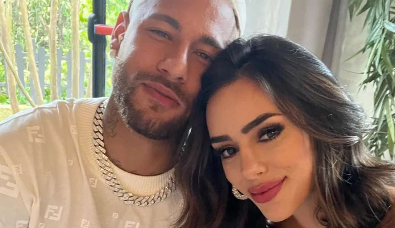 Grávida de Neymar, Bruna Biancardi exibe barriguinha em seu primeiro dia das Mães