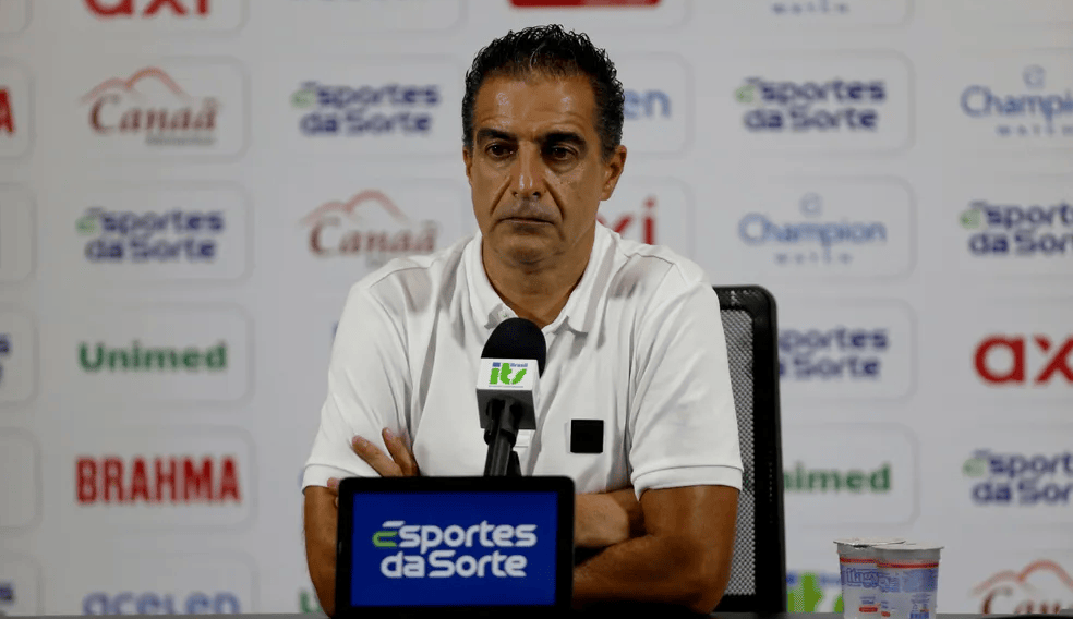 Técnico do Bahia critica Gabriel Barbosa por simulação