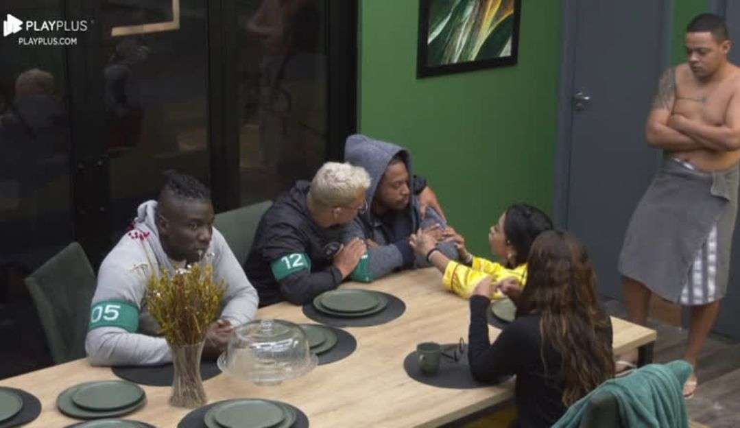 A Grande Conquista: Cleyton é consolado por Moradores da Casa Verde