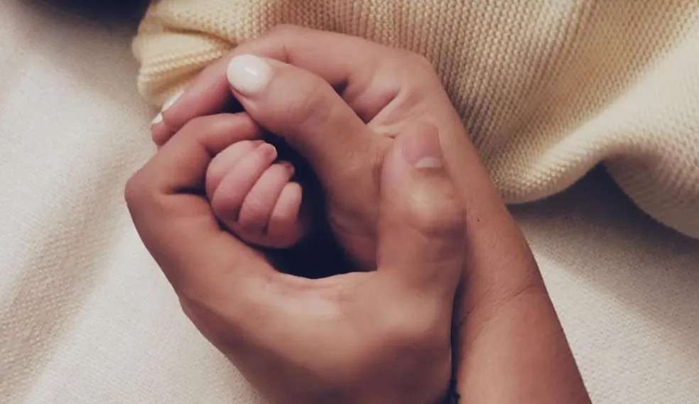 Nasce Lía, a primeira filha de Maite Perroni