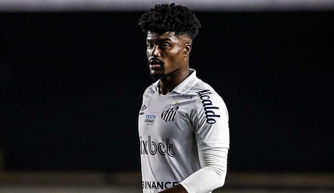 Eduardo Bauermann tem contrato suspenso pelo Santos