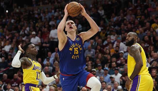 Jokic faz cesta impactante contra Anthony Davis e bate dois recordes na NBA