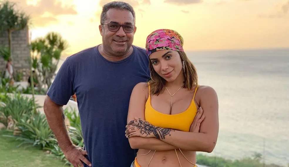 Pai de Anitta compartilha perda de peso após problemas de saúde