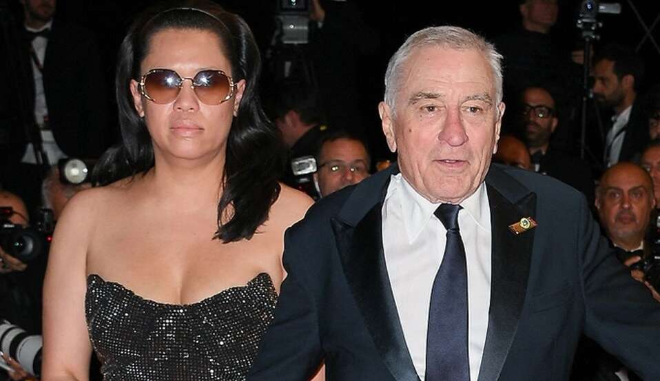 Robert De Niro e namorada vão a evento em primeira aparição pública como casal 