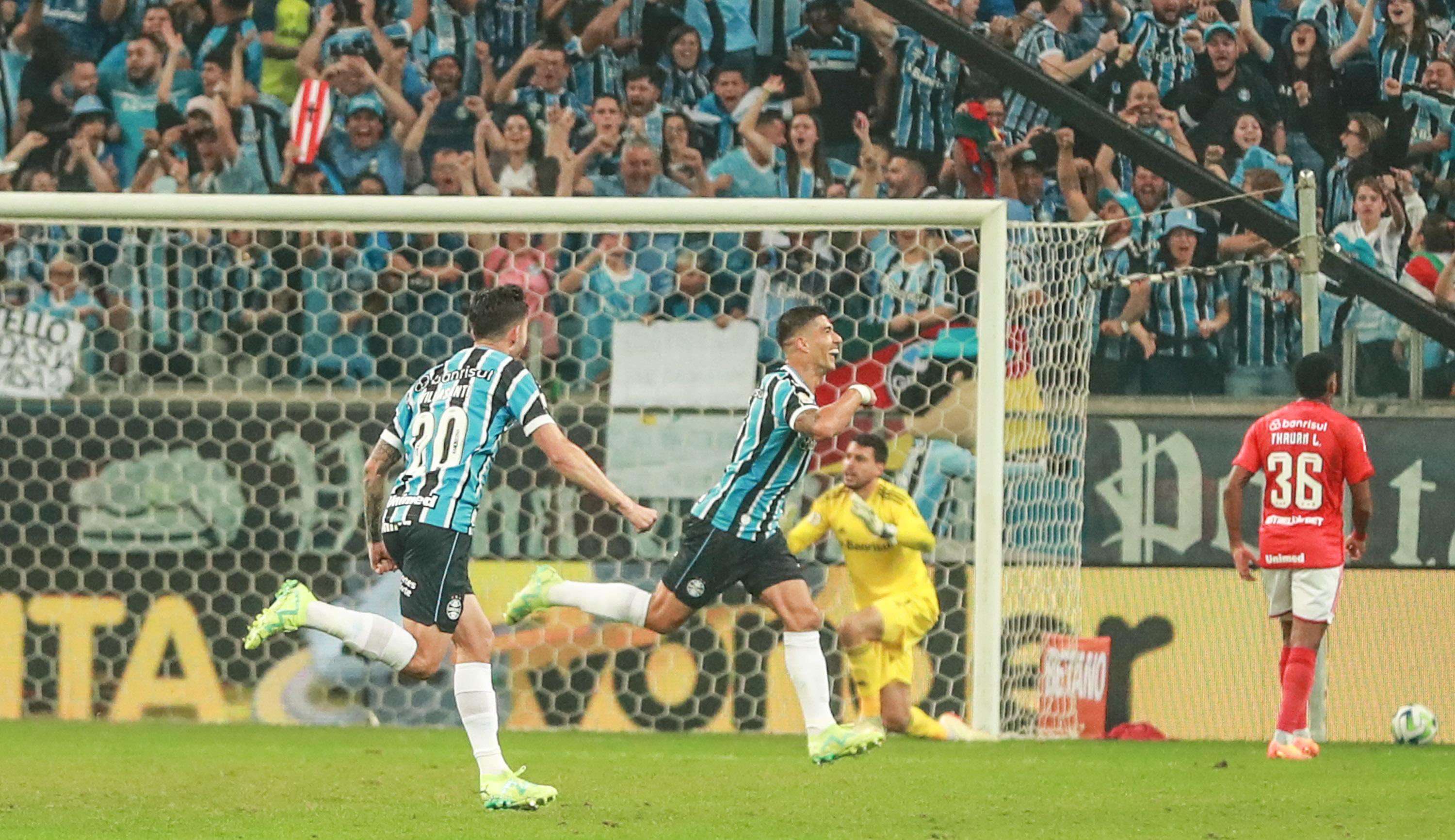 Com brilho de Suárez, Grêmio é mortal e vence clássico contra o Inter