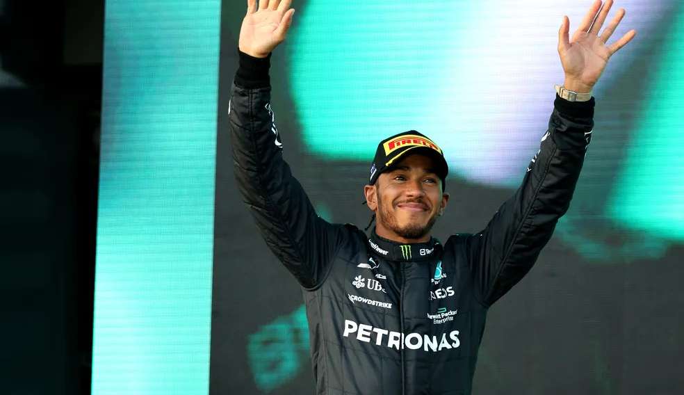 Segundo imprensa britânica, Ferrari oferecerá R$ 249 milhões a Hamilton