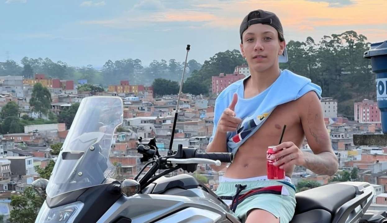 Meno Kabrinha é atingido na cabeça em meio a um assalto no Guarujá