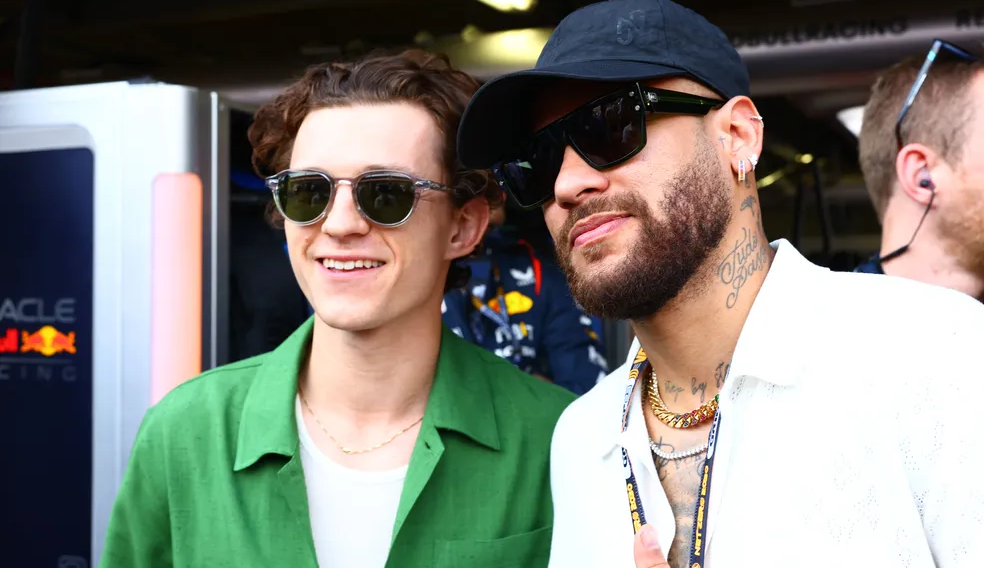 Neymar Jr e Tom Holland posam juntos no GP de Mônaco