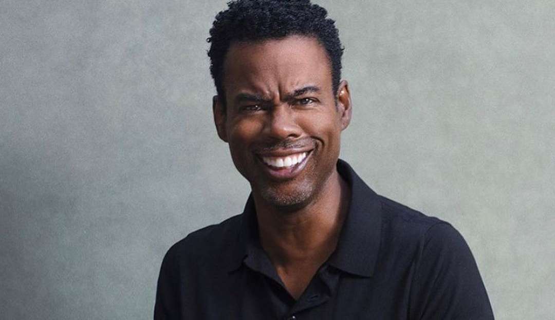 Chris Rock flagra homem com câmera em sua janela e aciona a polícia
