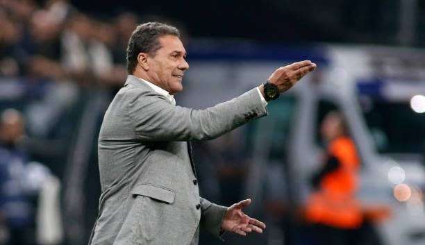 Luxemburgo lamenta eliminação do Corinthians na Libertadores e projeta avanço no Brasileirão