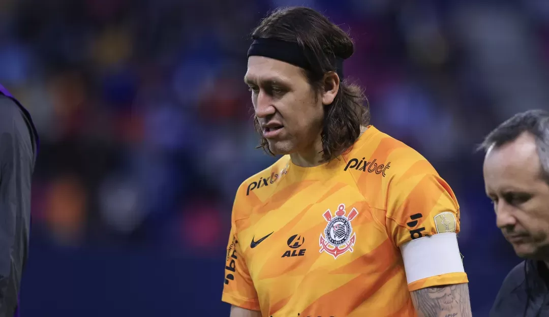 Torcedores cobram elenco do Corinthians após derrota na Libertadores
